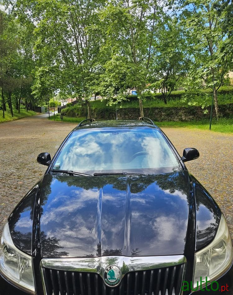 2010' Skoda Octavia Break photo #2