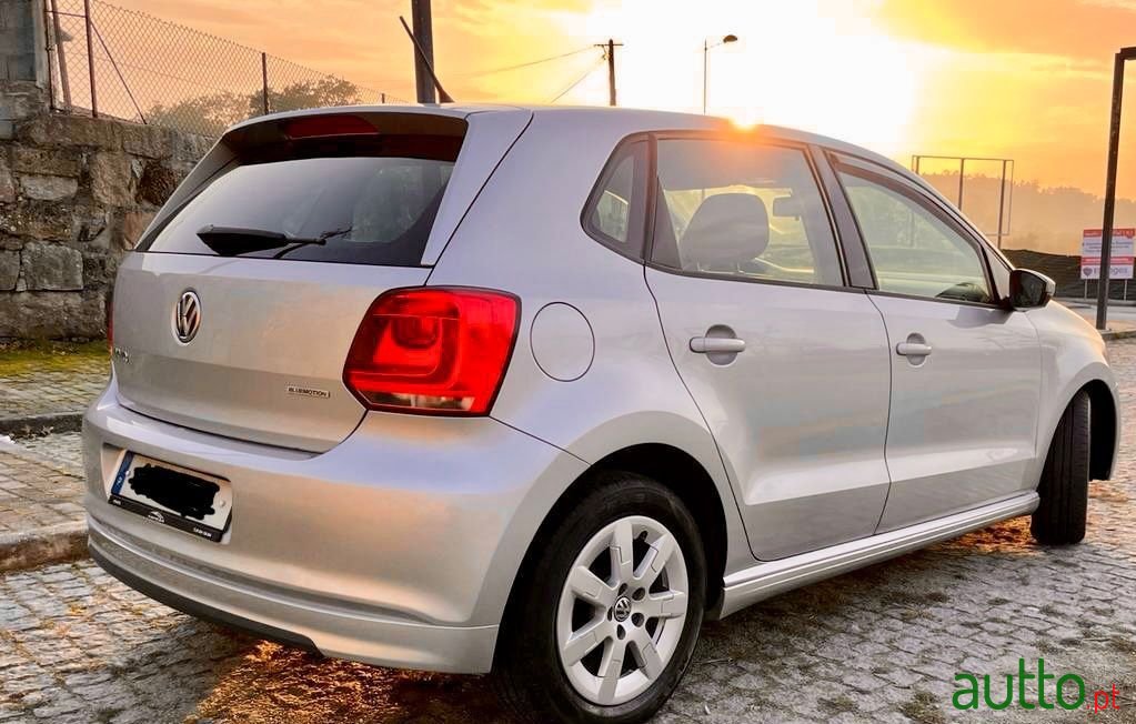 2011' Volkswagen Polo photo #3