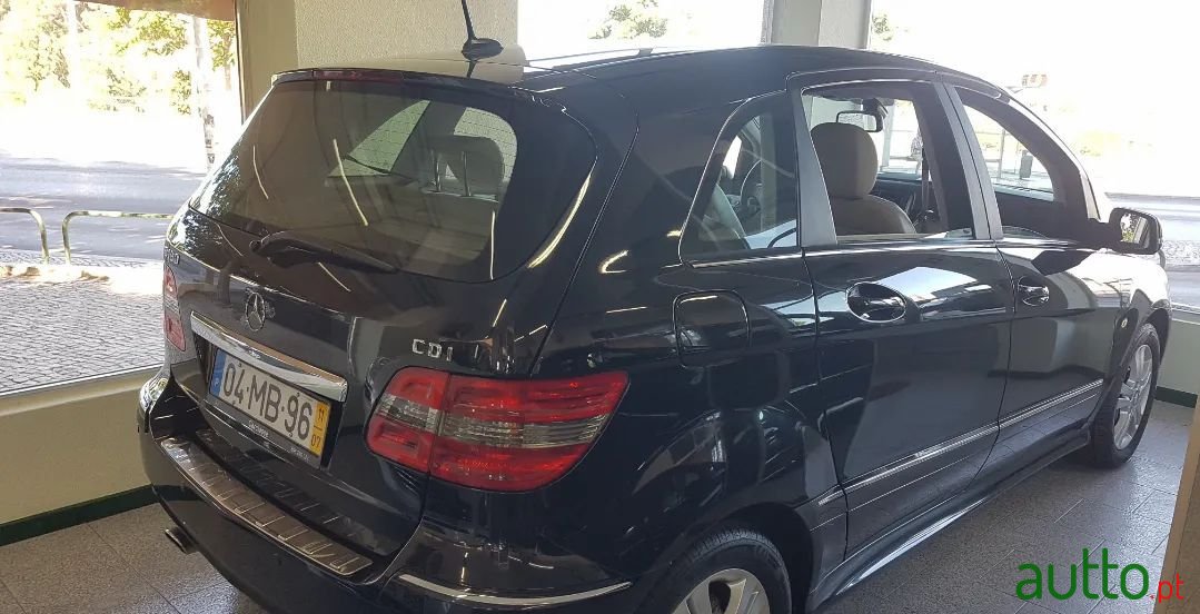 2011' Mercedes-Benz B-180 photo #5