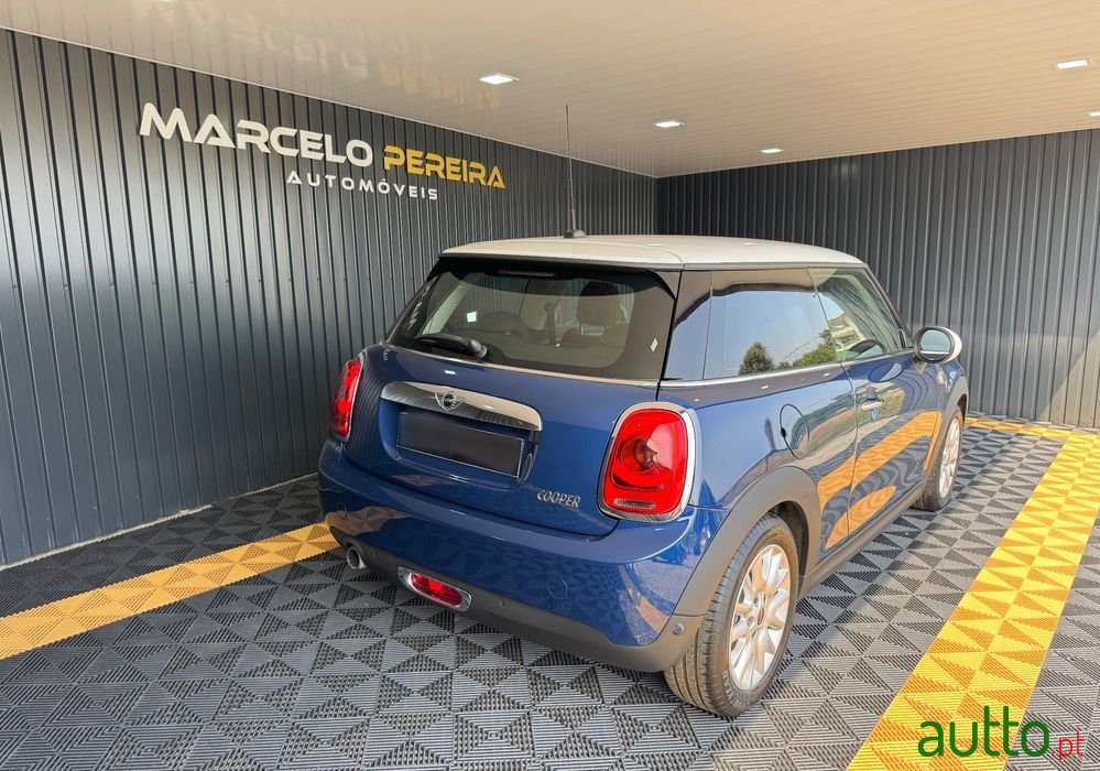 2014' MINI Cooper 3 Portas photo #5