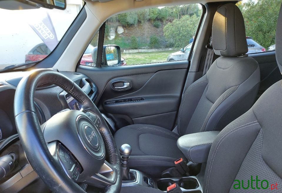 2019' Jeep Renegade photo #6