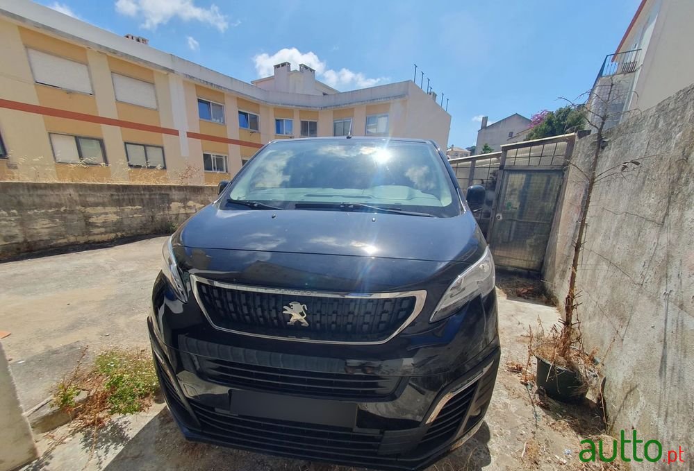 2019' Peugeot Traveller photo #4
