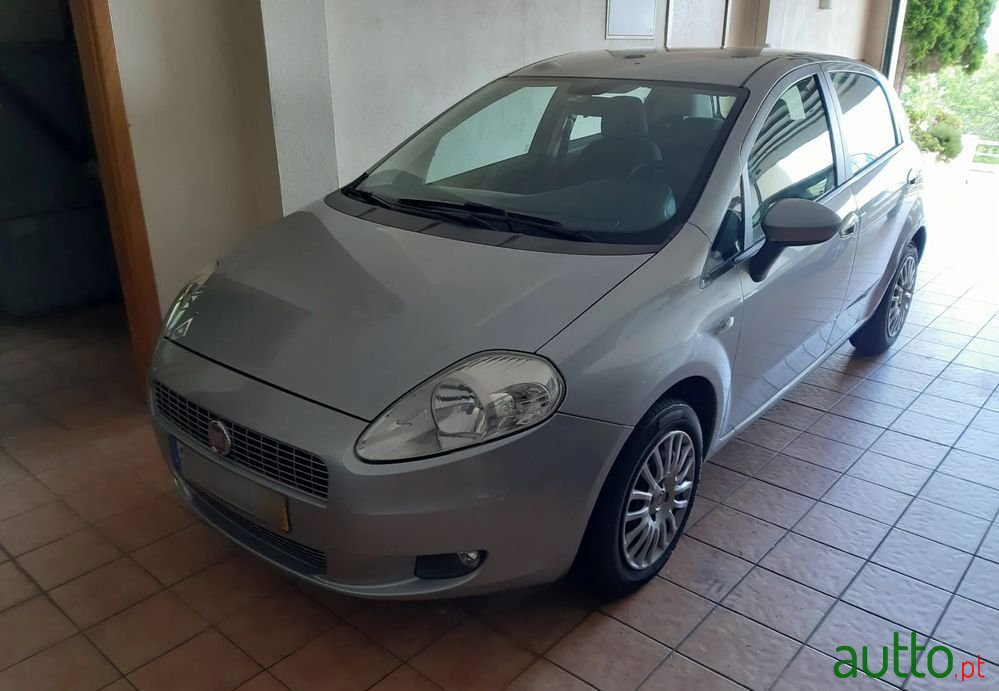 2009' Fiat Grande Punto photo #1