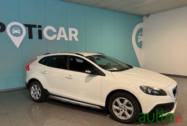 2018' Volvo V40 Cross Country 2.0 D2 photo #3