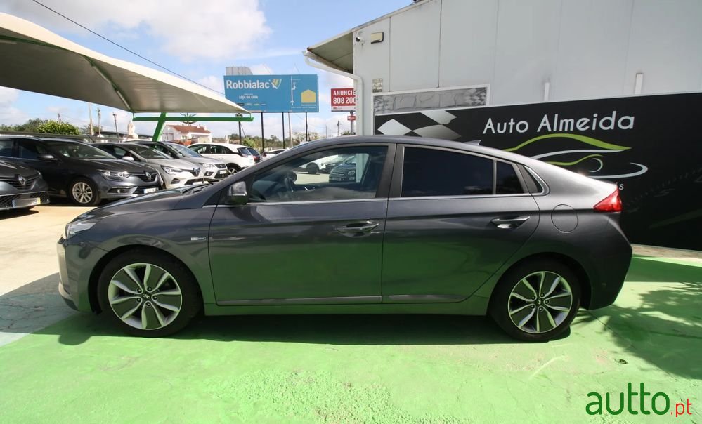 2019' Hyundai Ioniq photo #3