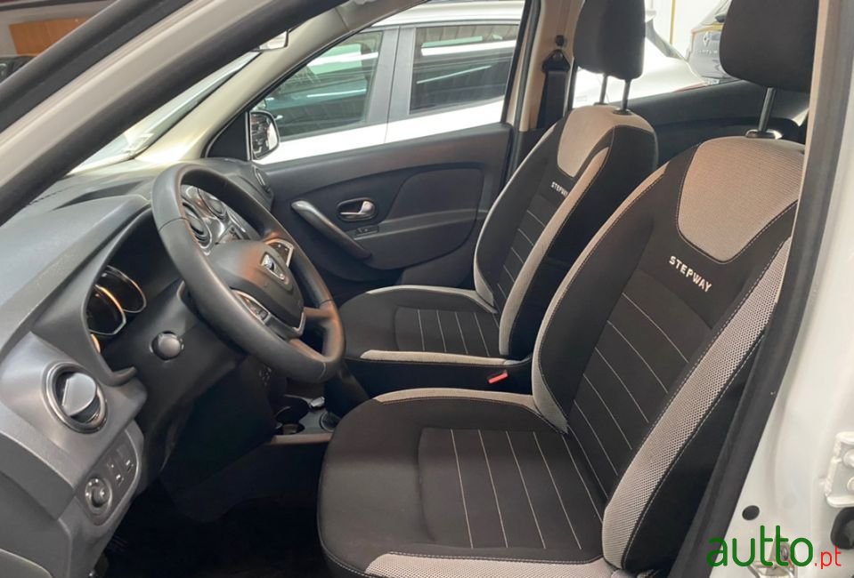 2020' Dacia Sandero Ver-0-9-Tce-Sl-Stepway-Of-Life photo #4