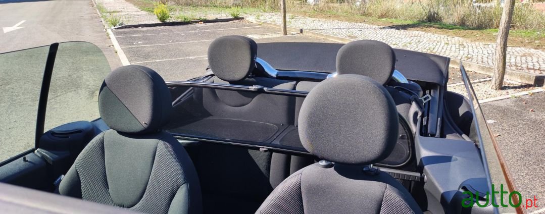 2011' MINI Cabrio photo #5