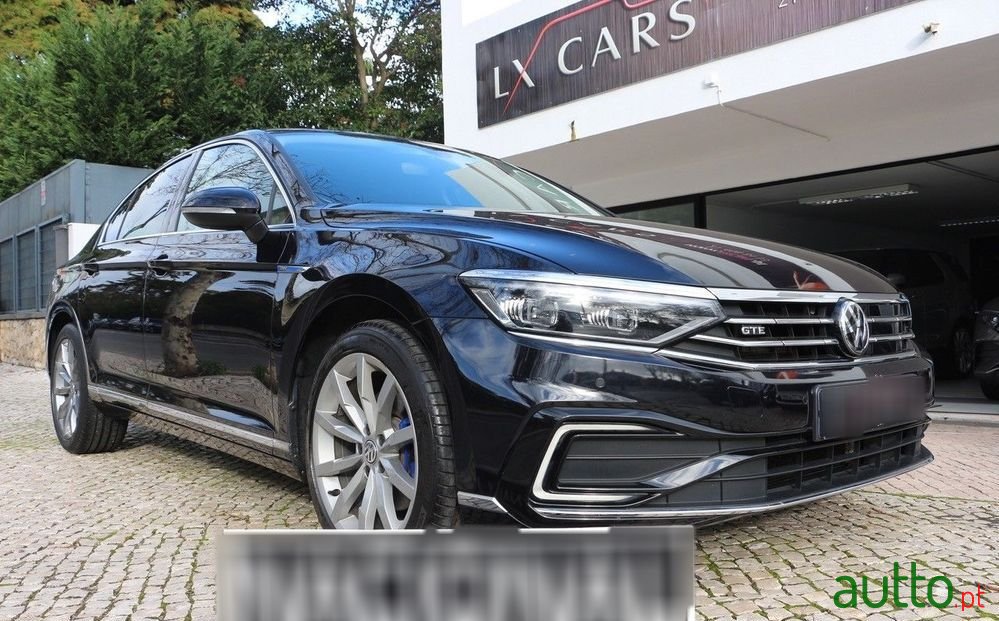 2019' Volkswagen Passat photo #1