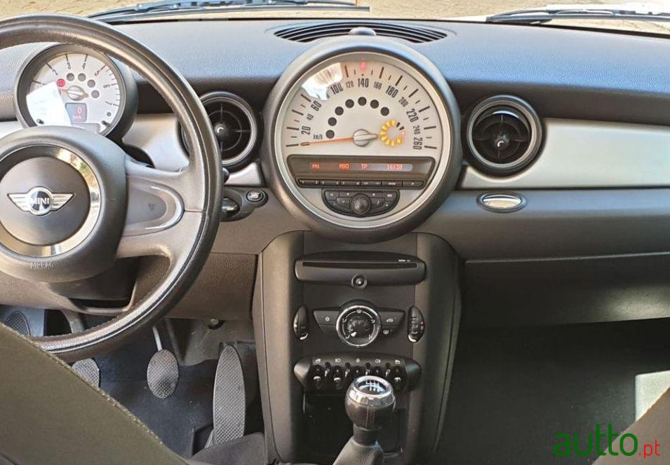 2010' MINI One D photo #4