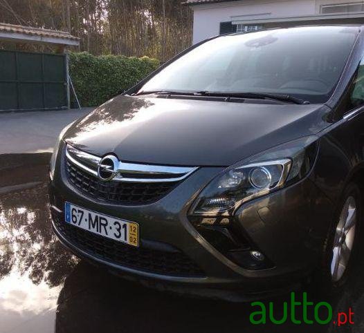 2012' Opel Zafira photo #2