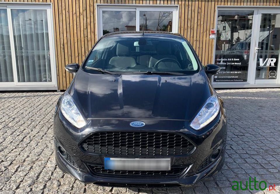 2013' Ford Fiesta photo #2