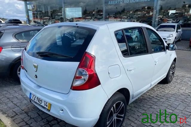 2012' Dacia Sandero photo #4