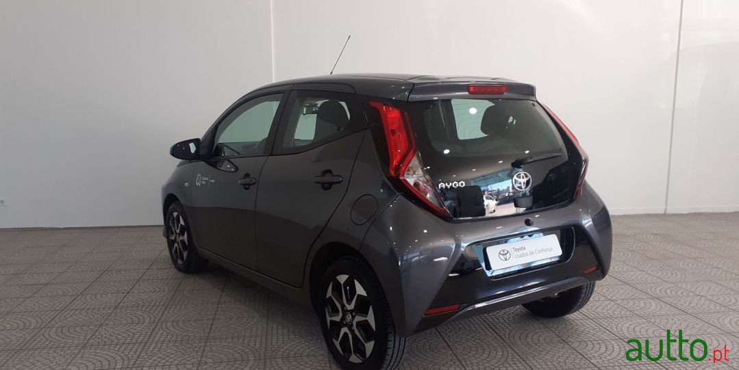 2022' Toyota Aygo photo #2