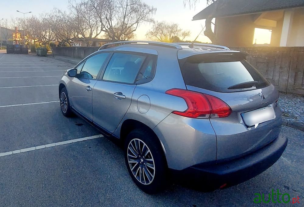 2014' Peugeot 2008 photo #5