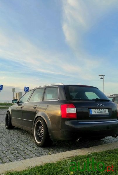 2001' Audi A4 Avant photo #2