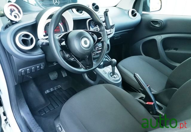 2019' Smart Fortwo Eq Pulse photo #6