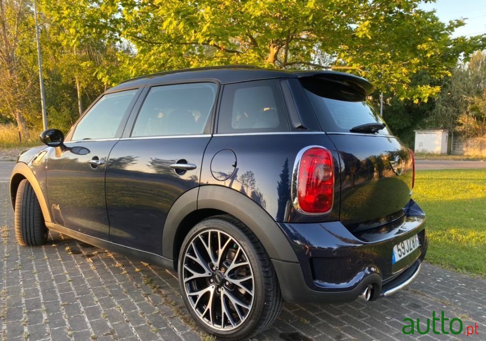 2010' MINI Countryman Cooper-S photo #2