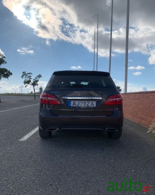 2018' Mercedes-Benz B-180 photo #3