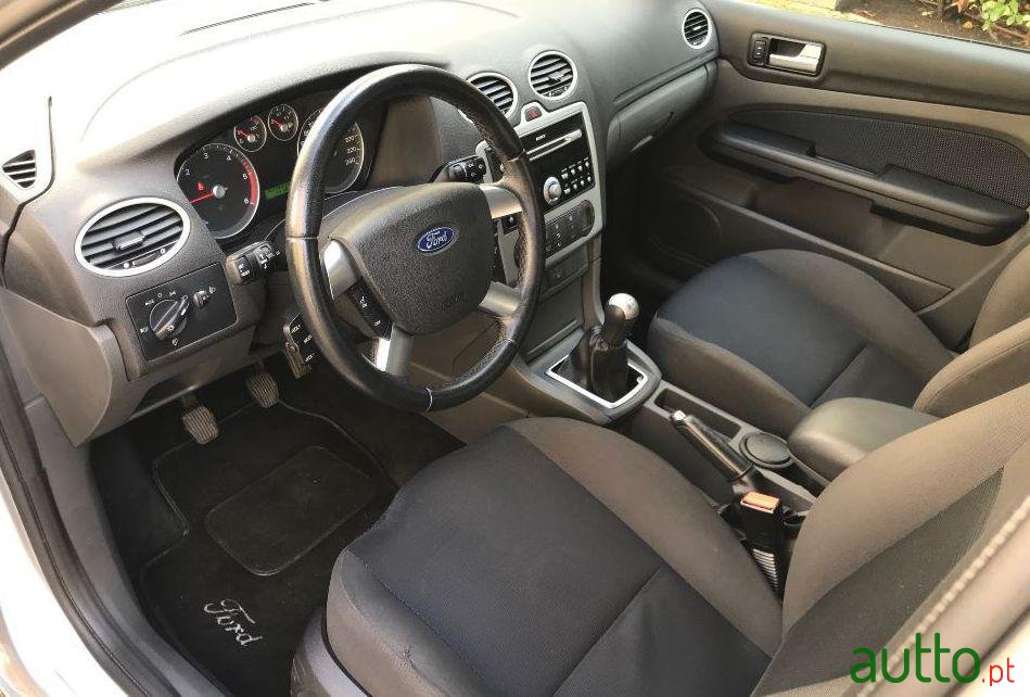 2006' Ford Focus Sw photo #4