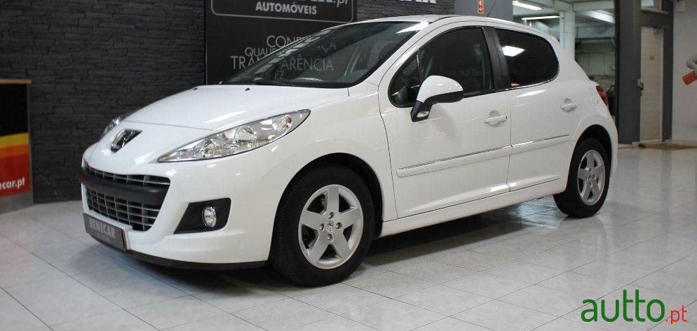 2011' Peugeot 207 1.4 photo #2