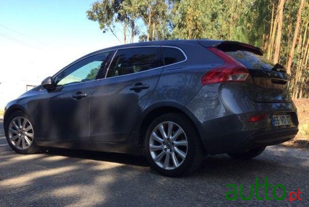 2013' Volvo V40 D2 Summum photo #1