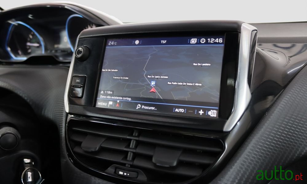 2017' Peugeot 2008 photo #6