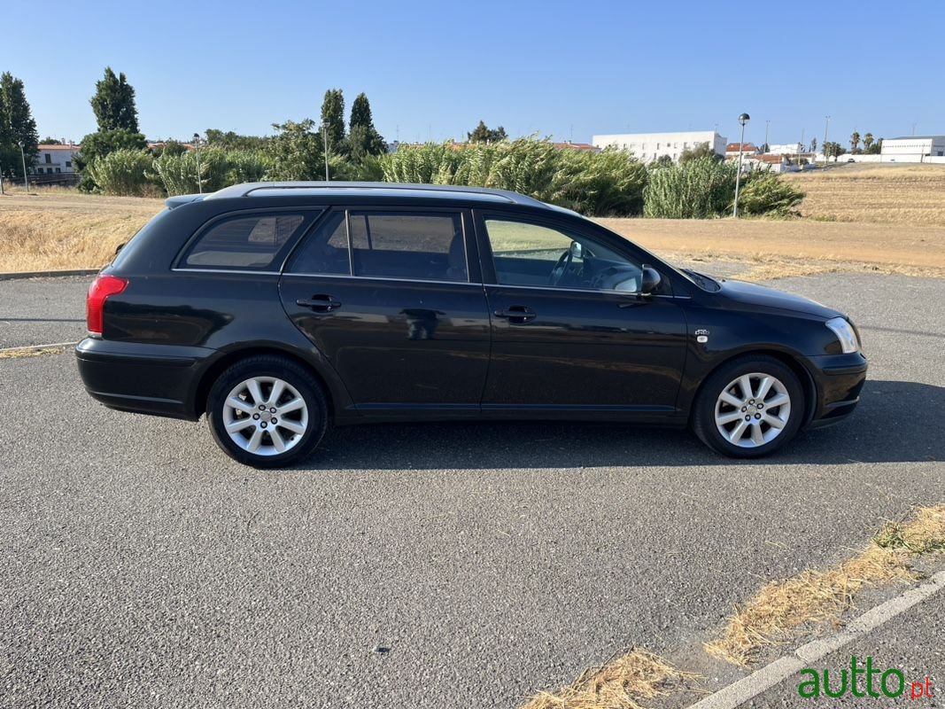2005' Toyota Avensis Sw photo #2