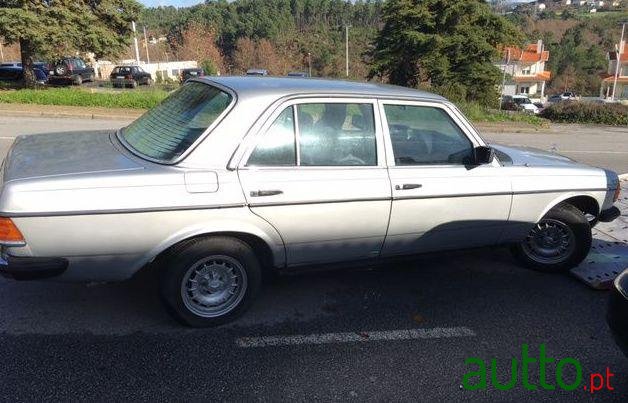 1977' Mercedes-Benz 200 photo #1