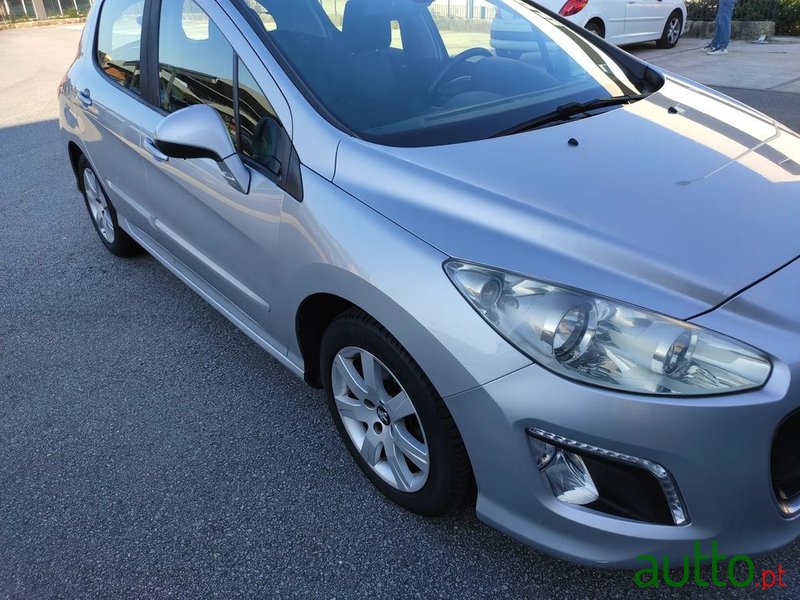 2011' Peugeot 308 1.6 Hdi Active photo #6