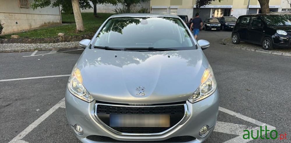 2013' Peugeot 208 1.2 Vti Active photo #2