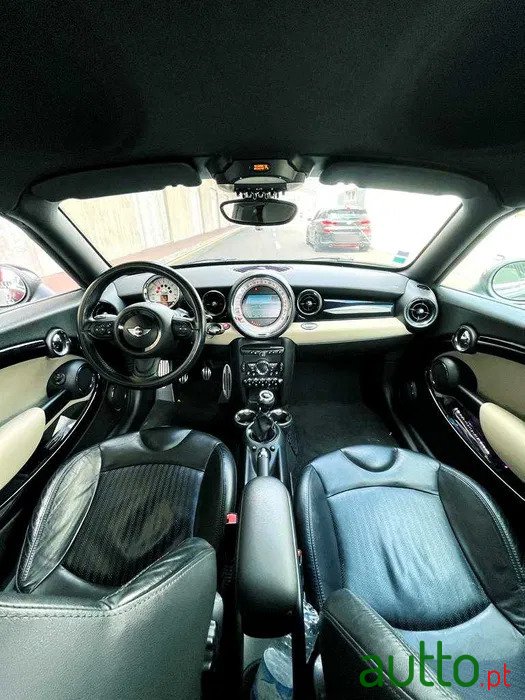 2012' MINI Cooper S photo #3