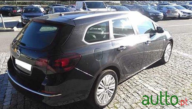 2013' Opel Astra St 1.7 Cdti Cosmo photo #2