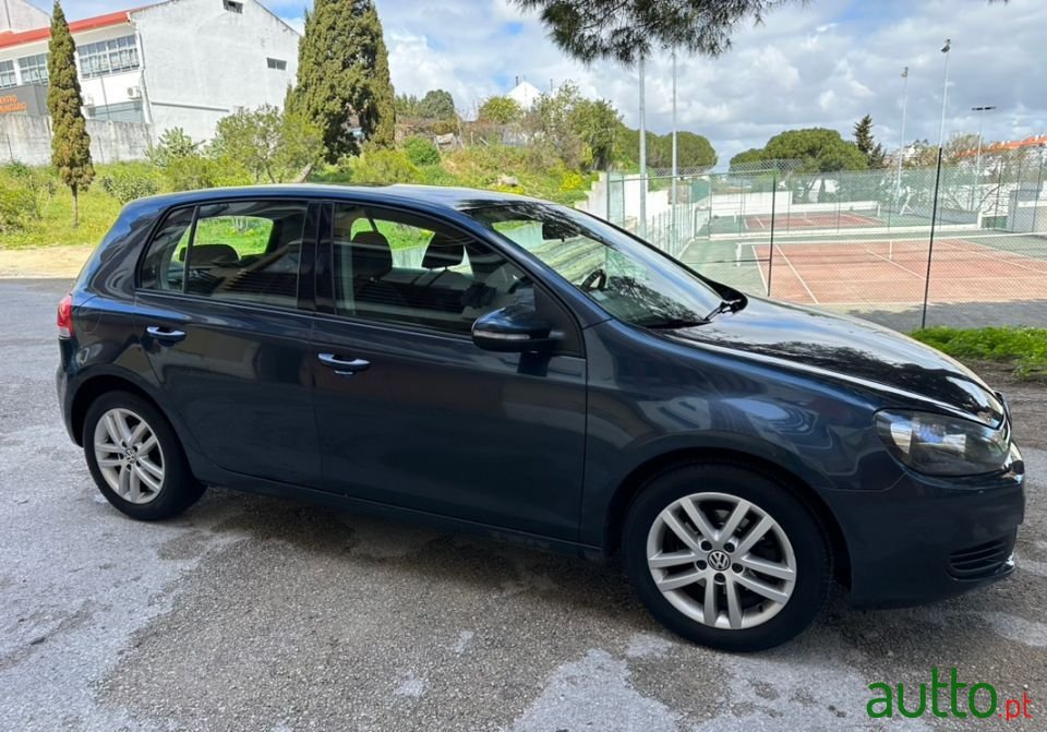 2010' Volkswagen Golf photo #1