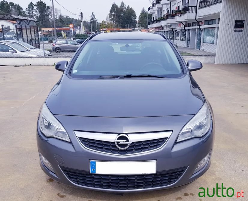 2012' Opel Astra Sports Tourer photo #3