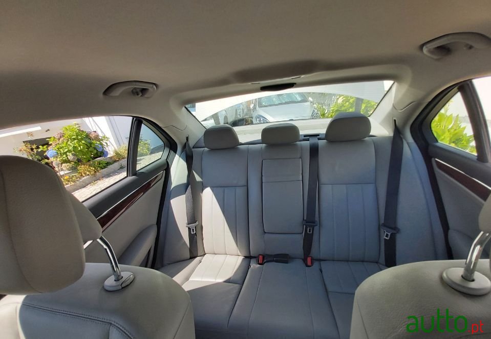 2008' Mercedes-Benz C-220 photo #4