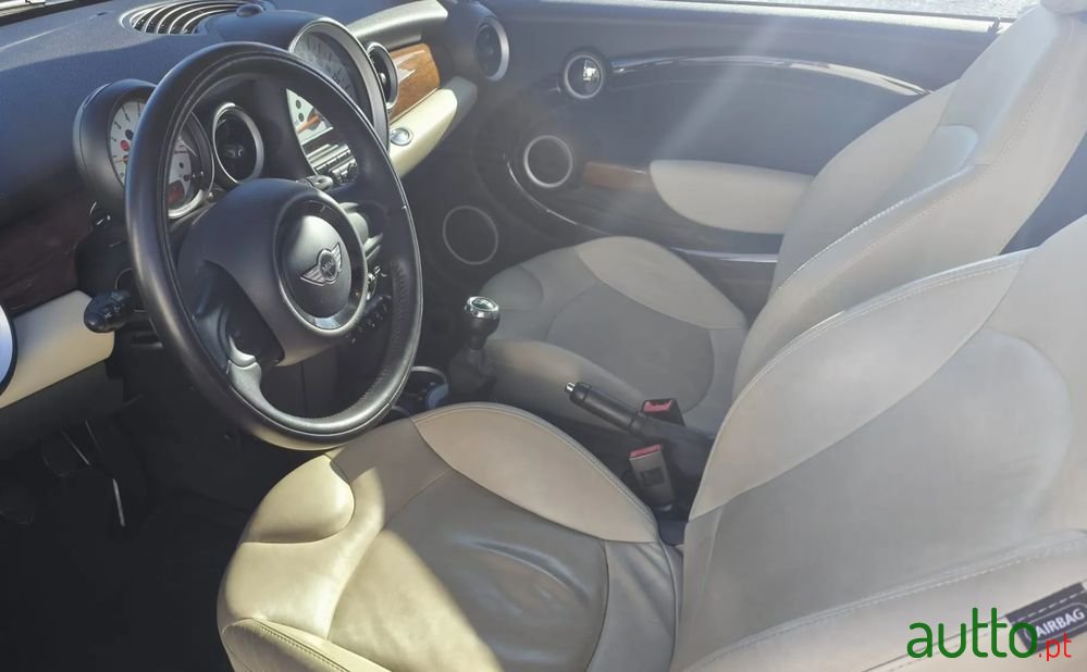 2011' MINI One 3 Portas photo #3