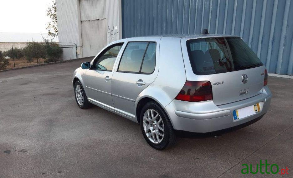 2001' Volkswagen Golf photo #2