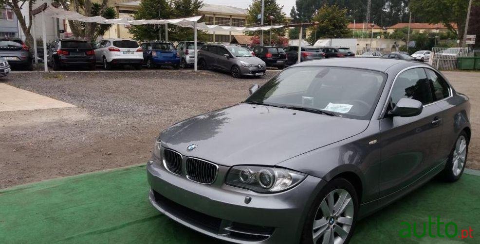 2011' BMW 118 Da photo #2