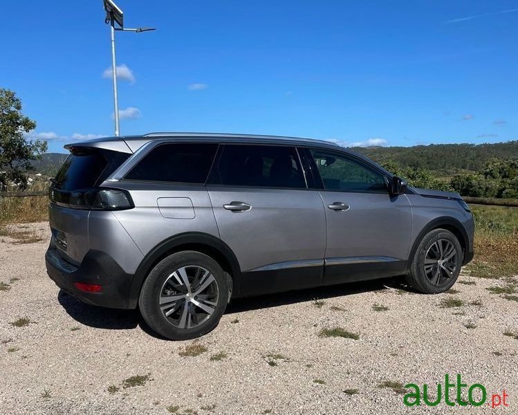 2021' Peugeot 5008 photo #3