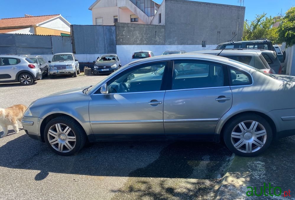 2003' Volkswagen Passat photo #2