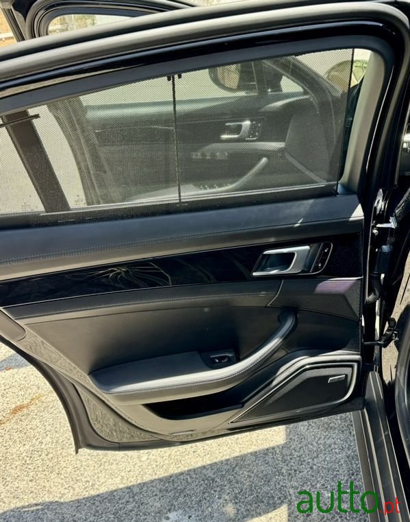 2017' Porsche Panamera 4 E-Hybrid photo #4