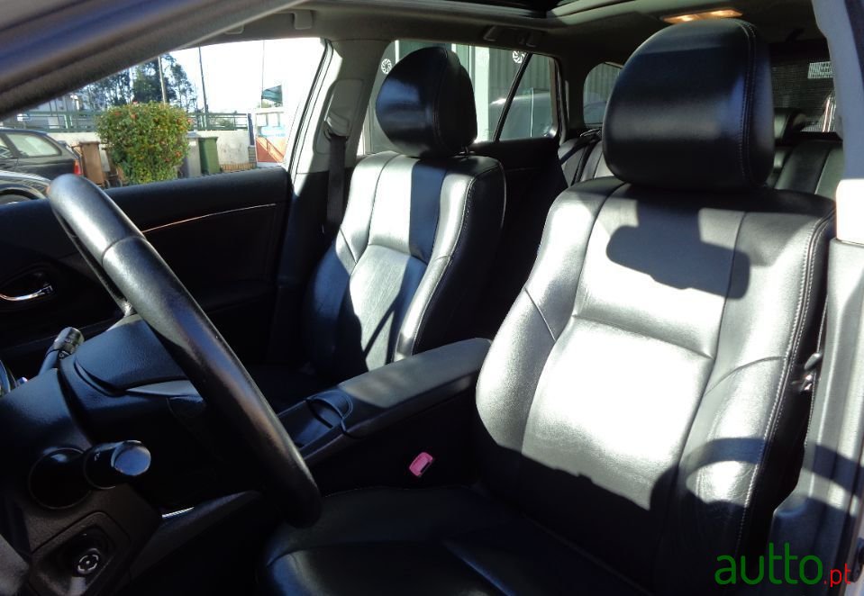 2009' Toyota Avensis Sw photo #6