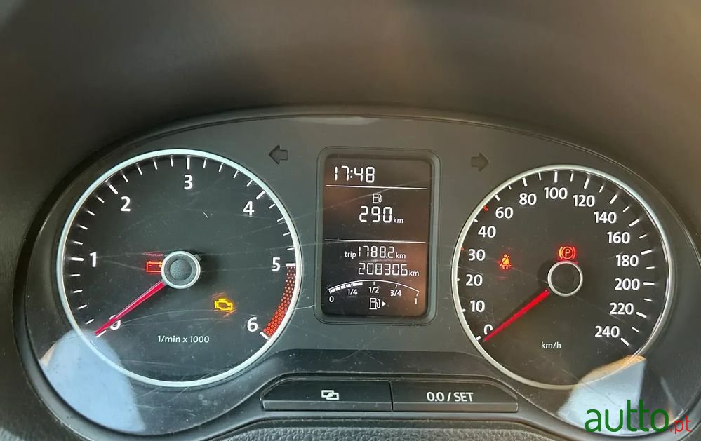 2013' Volkswagen Polo photo #2