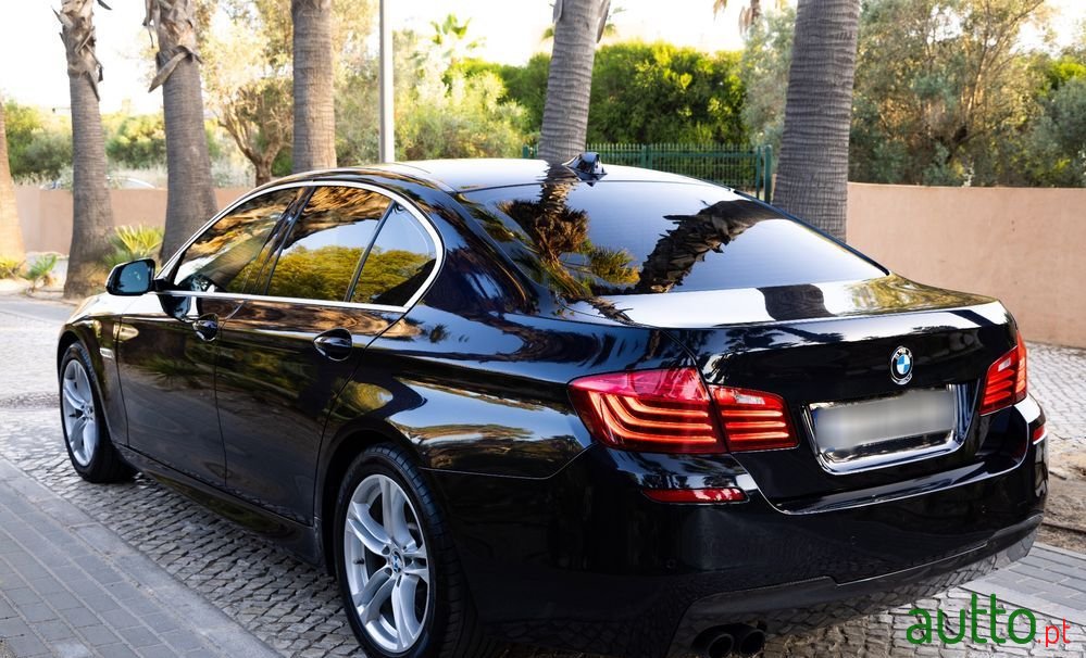 2015' BMW 520 D Pack M Auto photo #3