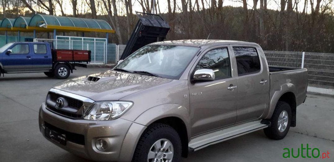 2009' Toyota Hilux Tracker 3.0 photo #1