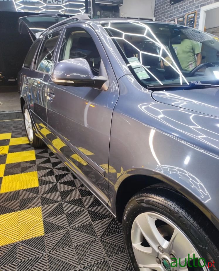 2010' Skoda Octavia Break photo #3