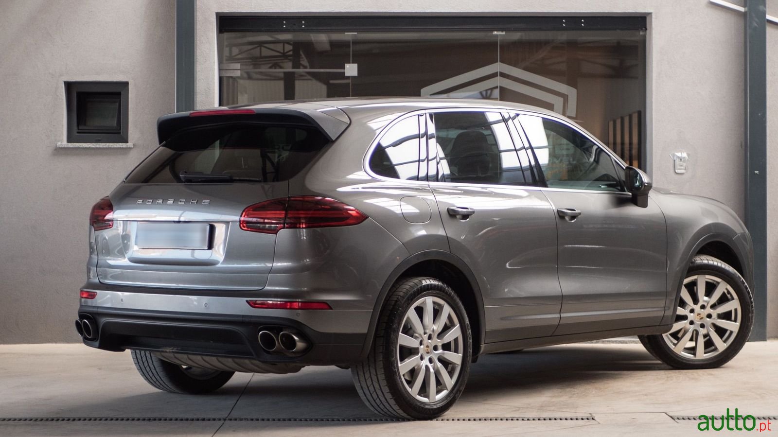 2015' Porsche Cayenne photo #5