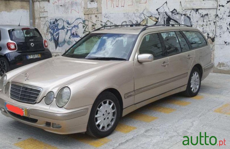 2000' Mercedes-Benz E-270 photo #3