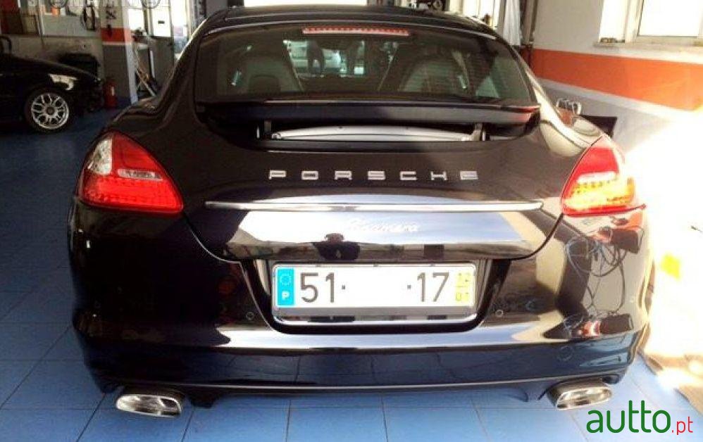 2012' Porsche Panamera Panamera photo #2