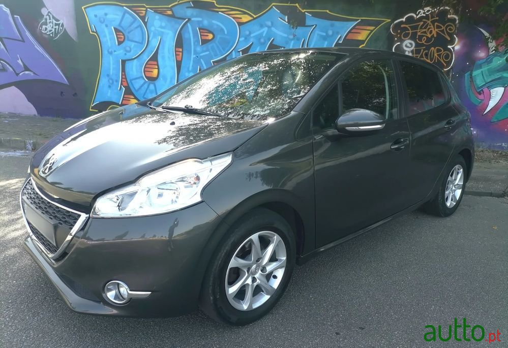 2014' Peugeot 208 1.4 Hdi Active photo #2